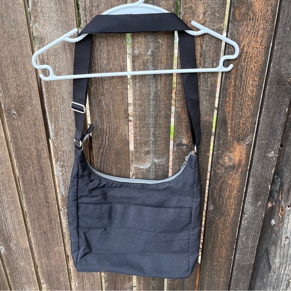 Baggallini Sidekick Large RFID Black Hobo Crossbody Bag Purse - Picture 2 of 16